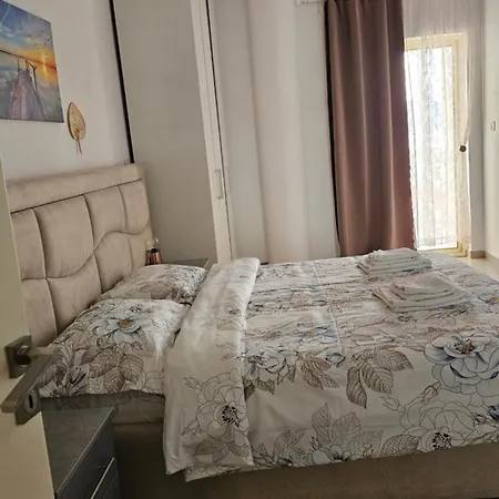 Seaside Jon Sarandë
